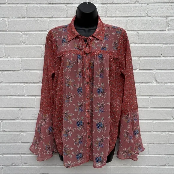Kori Floral Bell Sleeve Blouse in Coral and Rust - Picture 3 of 11